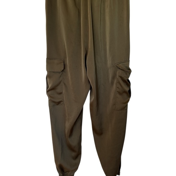 H&M Green Cargo Pants with Relaxed Fit and Jogger Cuffs - Picture 4 of 5